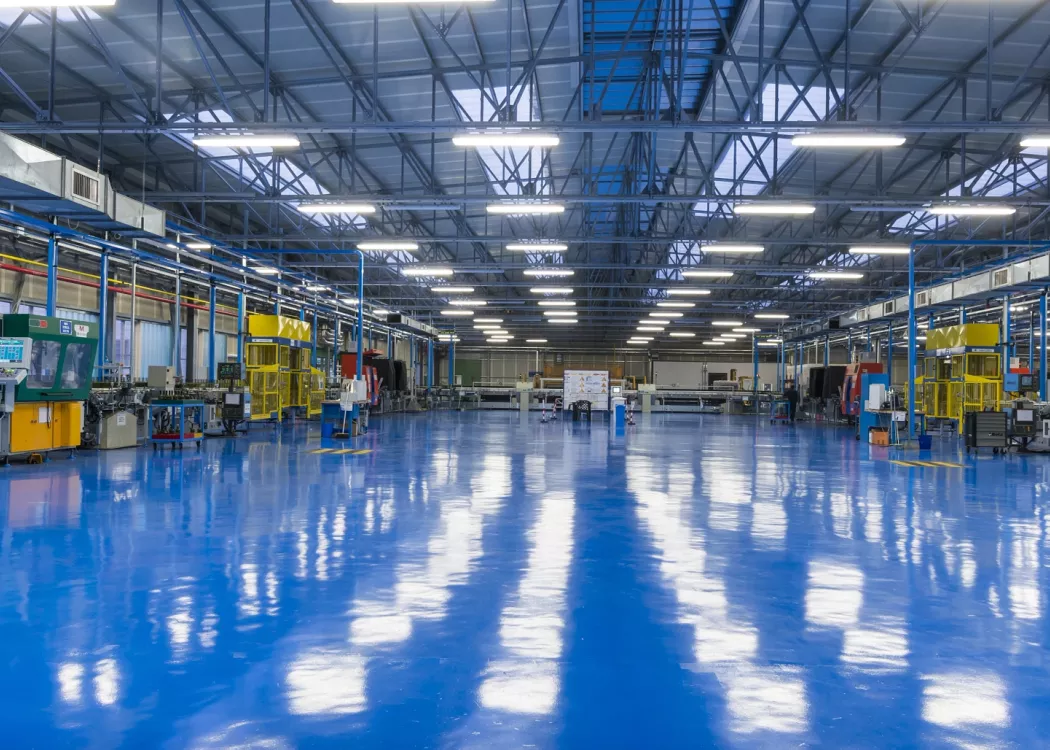 An open manufacturing floor in a large manufacturing facility.