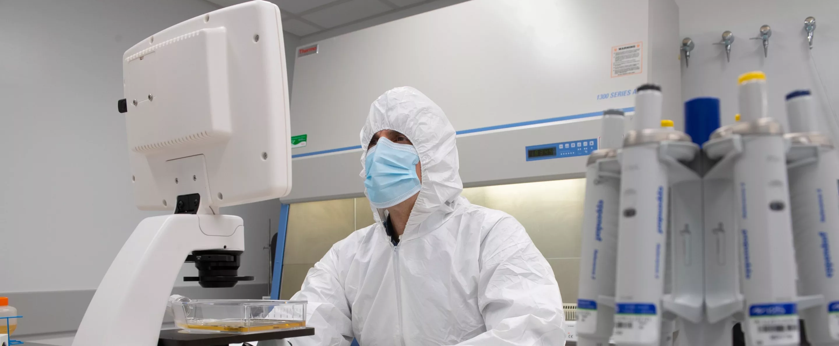 Researcher investigating CAR-T cell therapy, cancer treatment for children and teens with fairly advanced and/or recurrent B-cell acute lymphoblastic leukemia/